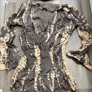 Surf Gypsy Women's Black and Cream Tie-Dye Blouse